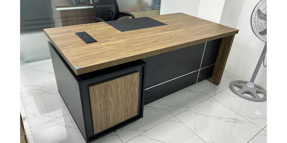 Bàn LUXB1890V8 giữ vững vẻ đẹp trường tồn theo thời gian
