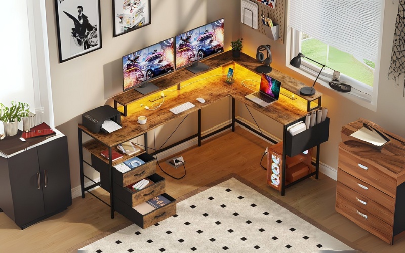 Bàn góc tường kết hợp ngăn kéo tiện ích.