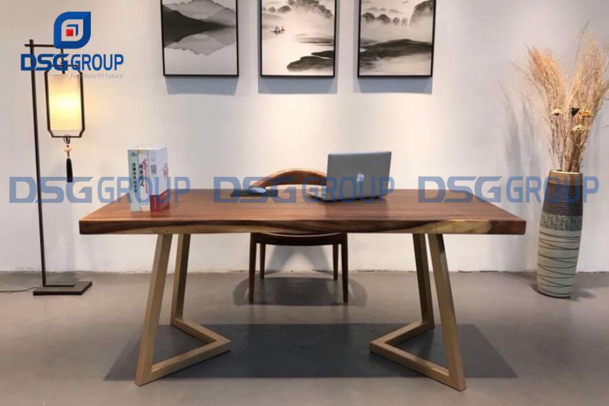 Bàn làm việc mang phong cách cổ điển