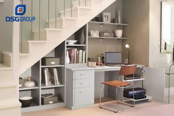 có nên đặt bàn làm việc dưới gầm cầu thang