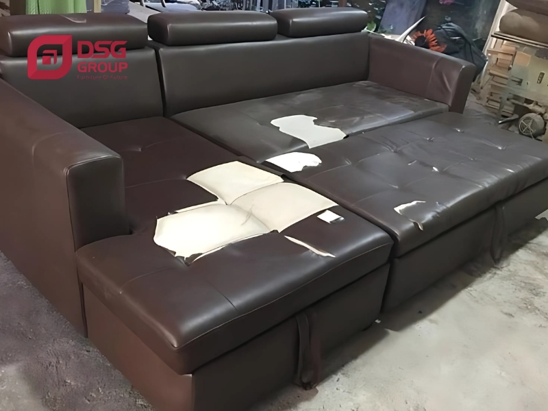 Khi nào nên gọi thợ chuyên nghiệp sửa sofa da bị rách?