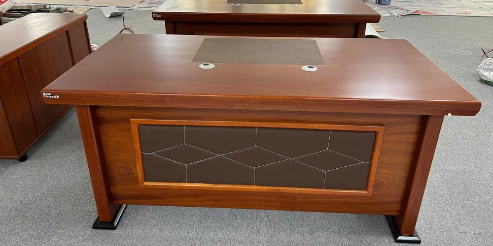 Bàn ET1600V1 được thiết kế đơn giản phù hợp nhiều không gian quản lý lãnh đạo
