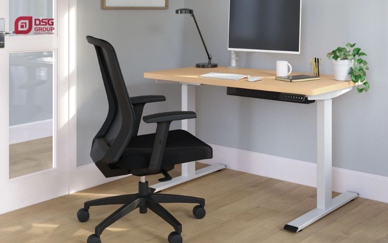 Chọn bàn có kích thước phù hợp với không gian văn phòng