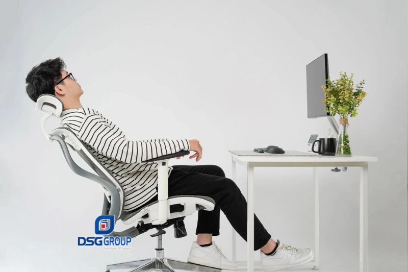 Lợi ích khi sử dụng ghế chống gù lưng trong không gian làm việc văn phòng