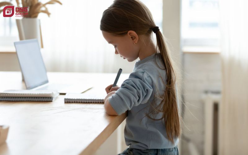 Lợi ích của việc ngồi học đúng tư thế dành cho trẻ