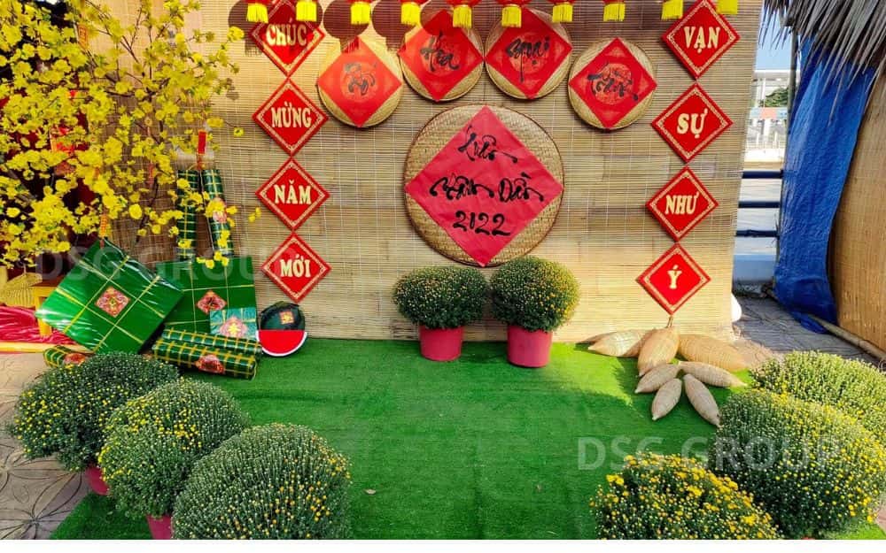 Decor văn phòng ngày Tết chuẩn phong thủy với cây xanh may mắn