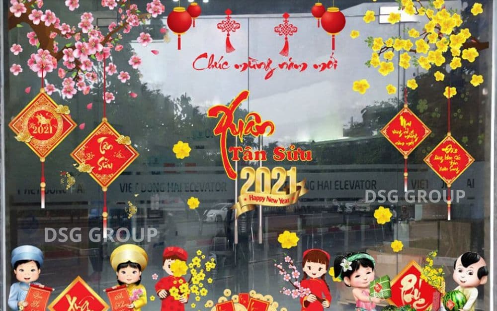 Gợi ý decor văn phòng ngày Tết rực rỡ với hoa mai & hoa đào