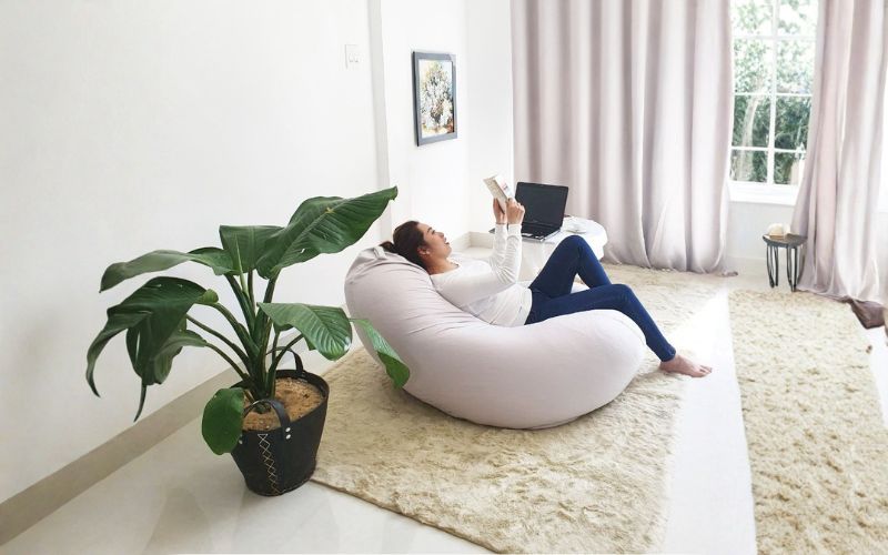 Kiểu dáng công thái học hỗ trợ tư thế ngồi nằm đọc sách