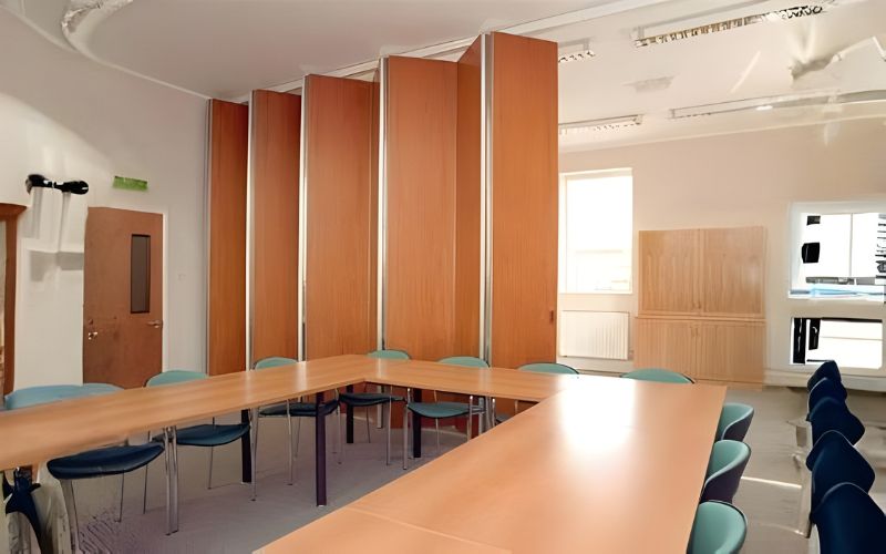 Kinh nghiệm chọn Tấm ngăn phòng họp phù hợp