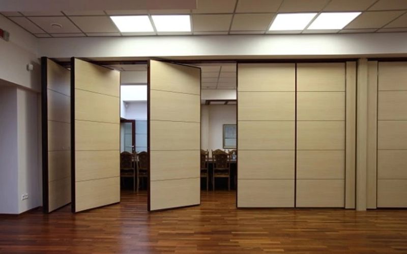 Tấm ngăn phòng họp khung nhôm kính hiện đại