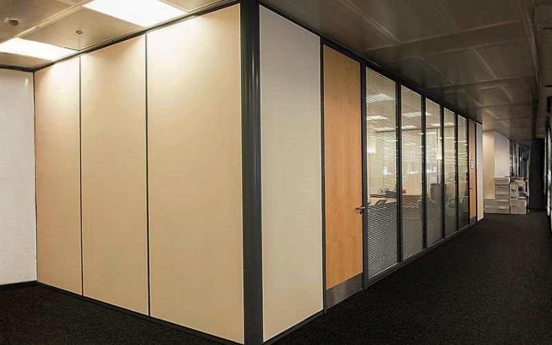 Tấm ngăn phòng họp xếp trượt thông minh