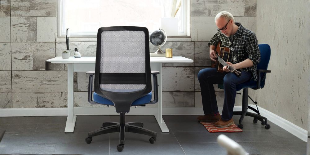 Ghế M1080 - 04 sở hữu tựa lưng cong nhẹ kết hợp khung nhựa chắc chắn