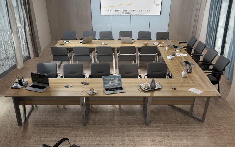 Bàn họp có ổ điện chân hình chữ U hiện đại