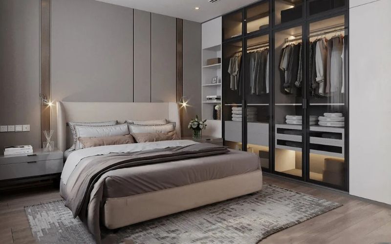 Không đặt tủ hướng quay ra cửa